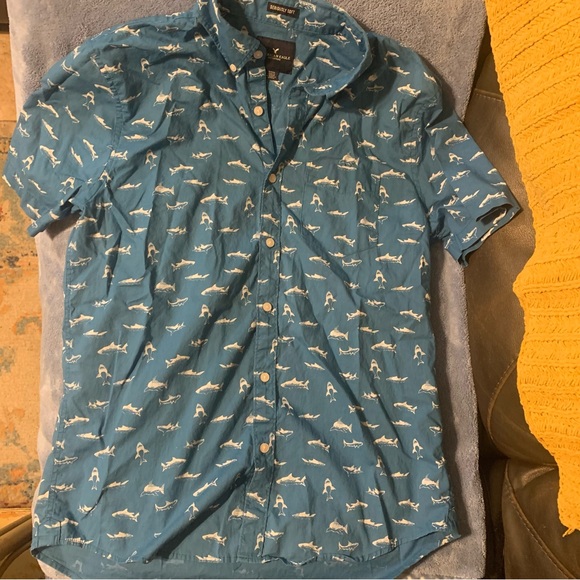 AE Shark button down - Picture 1 of 4